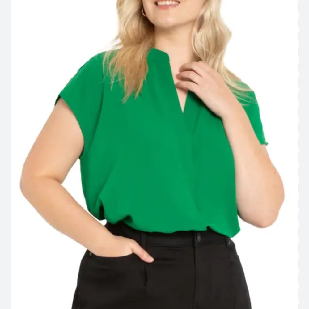 Eloquii Emerald Green Short Sleeve V-Neck Blouse